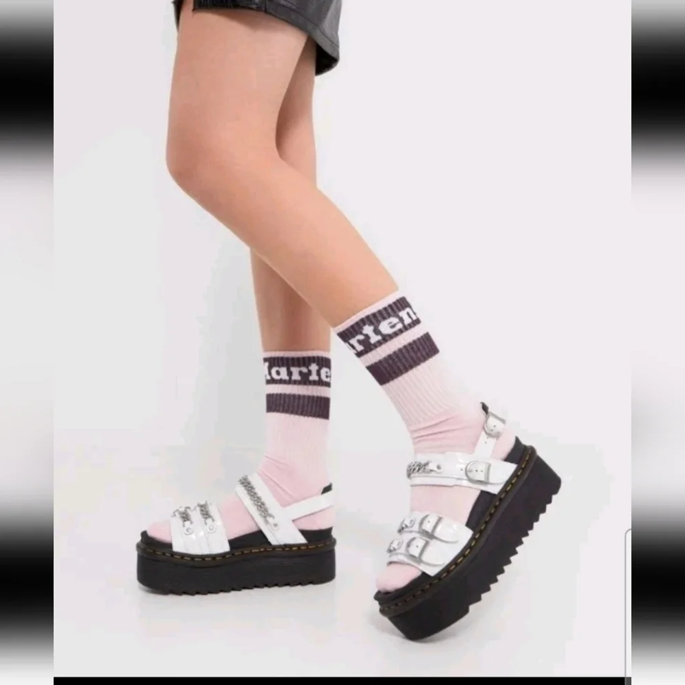 Dr. Martens Womens Voss II Quad Chain Patent Lamper Platform Goth Rock Sandals 8
